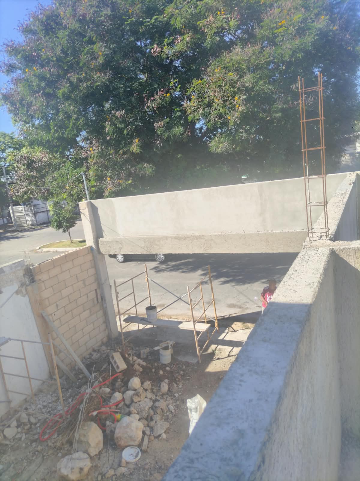 Refuerzo estructural en zona de estacionamiento